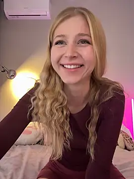 Snapshot of LunaRase chatting on 03/12/26, 09:46 LunaRase online show from 03/12/26, 09:46