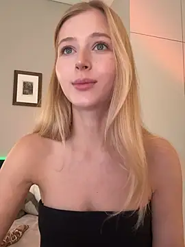 Snapshot of LunaRase chatting on 03/27/26, 09:21 LunaRase online show from 03/27/26, 09:21