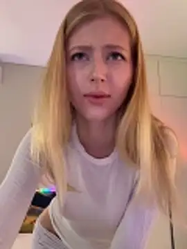 Snapshot of LunaRase chatting on 04/14/26, 05:34 LunaRase online show from 04/14/26, 05:34