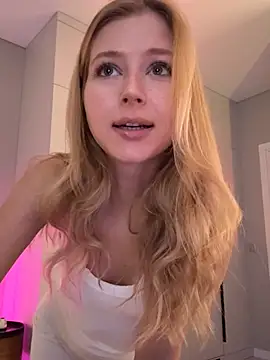 LunaRase online show from 07/10/26, 10:37