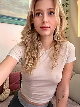 LunaRase online show from 10/19/25, 09:12