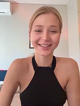 Snapshot of LunaRase chatting on 03/24/26, 07:08 LunaRase online show from 03/24/26, 07:08