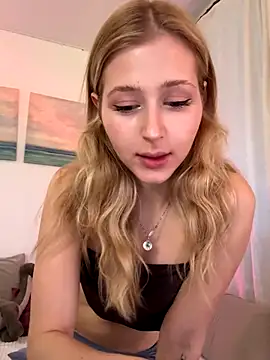 LunaRase online show from 11/29/25, 10:26