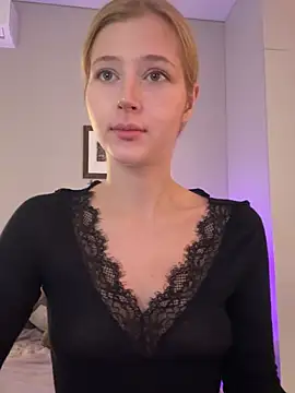 Snapshot of LunaRase chatting on 04/07/26, 05:09 LunaRase online show from 04/07/26, 05:09