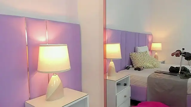 SophyRuiz  online show from 09/18/25, 12:08