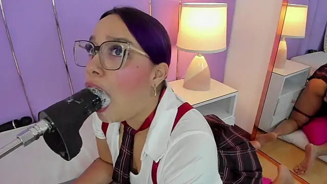 SophyRuiz  online show from 11/24/25, 12:05