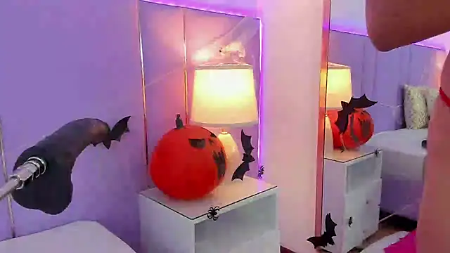 SophyRuiz  online show from 10/24/25, 11:53