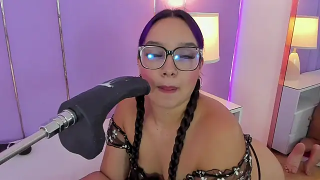 SophyRuiz  online show from 11/18/25, 12:08