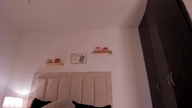 Snapshot of Avaline_Blancx chatting on 03/19/25, 01:21 Avaline Blancx online show from 03/19/25, 01:21