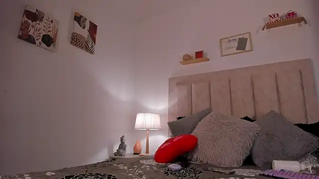 Snapshot of Avaline_Blancx chatting on 02/27/25, 04:24 Avaline Blancx online show from 02/27/25, 04:24