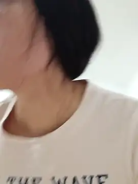 Ariakris online show from 11/18/25, 10:34