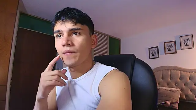 EstebanPerez  online show from 10/22/25, 10:47