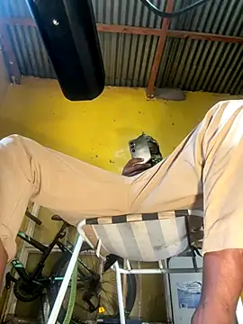 Snapshot of Maskman941 chatting on 10/28/25, 02:05 Maskman941 online show from 10/28/25, 02:05