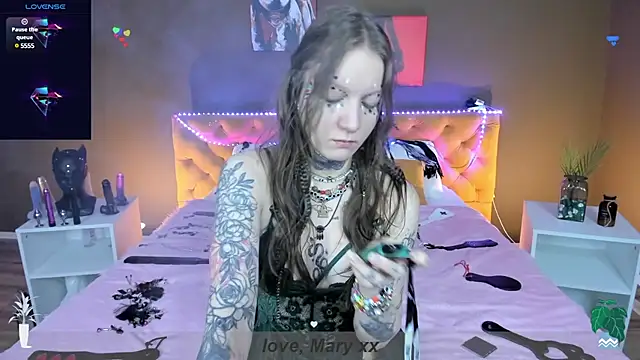 Snapshot of Mary_Xextra chatting on 02/24/25, 01:02 Mary Xextra online show from 02/24/25, 01:02