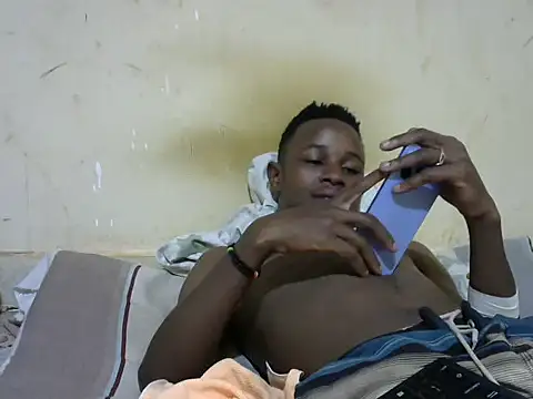 Snapshot of swthairydic chatting on 12/16/25, 02:43 swthairydic online show from 12/16/25, 02:43