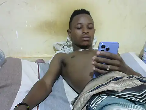 Snapshot of swthairydic chatting on 12/18/25, 11:03 swthairydic online show from 12/18/25, 11:03