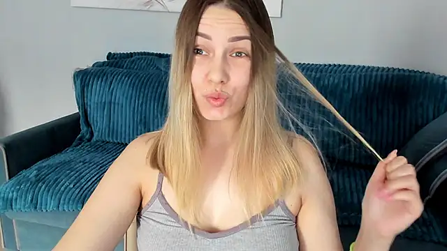 Snapshot of Mia_shy1 chatting on 02/13/25, 10:23 Mia shy1 online show from 02/13/25, 10:23
