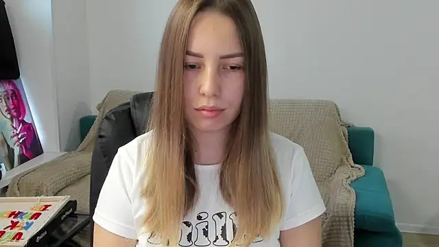 Mia shy1 online show from 12/15/25, 06:41