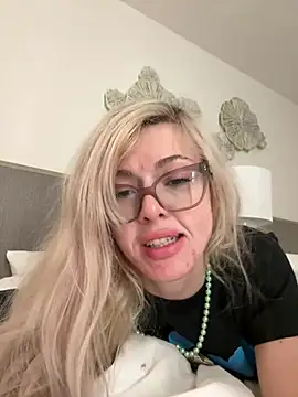 Snapshot of propertyofdaddy chatting on 03/17/25, 04:19 propertyofdaddy online show from 03/17/25, 04:19