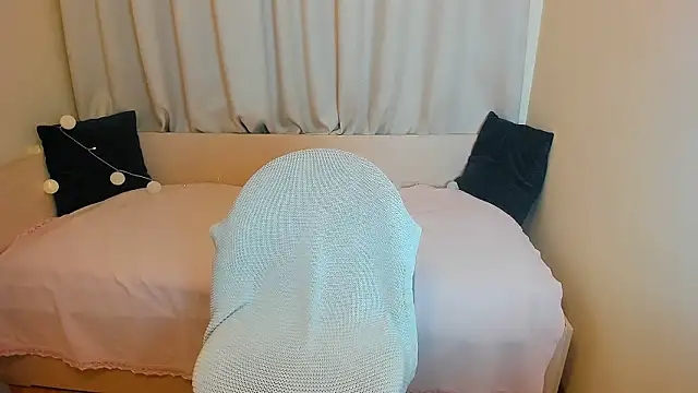 Snapshot of Anny_Jey_ chatting on 12/19/25, 08:33 Anny Jey online show from 12/19/25, 08:33