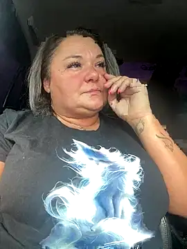 Snapshot of MikyVesela chatting on 09/27/25, 12:11 MikyVesela online show from 09/27/25, 12:11