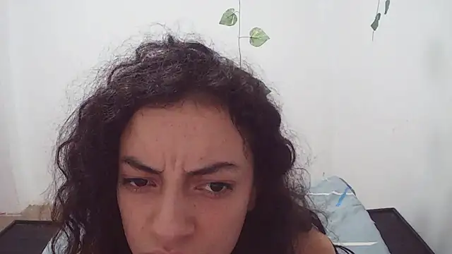 Snapshot of stephybrowm7 chatting on 10/25/25, 04:40 stephybrowm7 online show from 10/25/25, 04:40