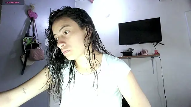 Snapshot of stephybrowm7 chatting on 05/07/26, 03:04 stephybrowm7 online show from 05/07/26, 03:04