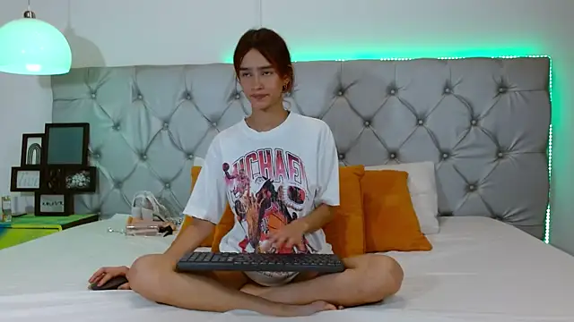 MelodyMansson online show from 04/09/26, 02:01