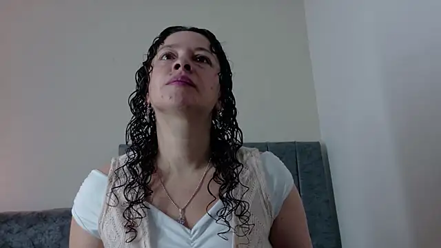 Snapshot of ArtesanaMK chatting on 07/04/26, 12:21 ArtesanaMK online show from 07/04/26, 12:21