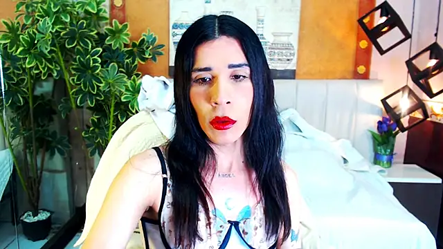 Snapshot of SaraSofia44 chatting on 06/16/26, 04:40 SaraSofia44 online show from 06/16/26, 04:40