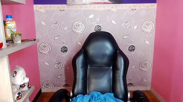 Snapshot of SaraSofia44 chatting on 02/01/25, 02:37 SaraSofia44 online show from 02/01/25, 02:37