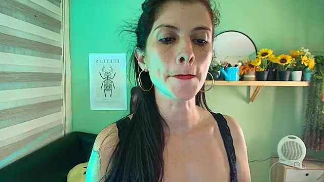 Snapshot of Aliiz_01 chatting on 03/07/25, 02:25 Aliiz 01 online show from 03/07/25, 02:25