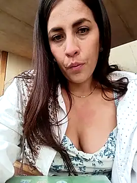 Snapshot of Lena-32 chatting on 12/16/25, 08:35 Lena-32 online show from 12/16/25, 08:35