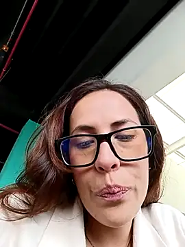 Snapshot of Lena-32 chatting on 03/18/25, 08:26 Lena-32 online show from 03/18/25, 08:26