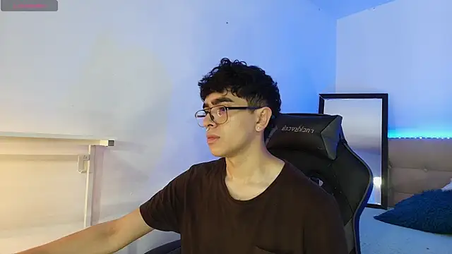  nickconnor01 online show from 11/12/25, 04:38