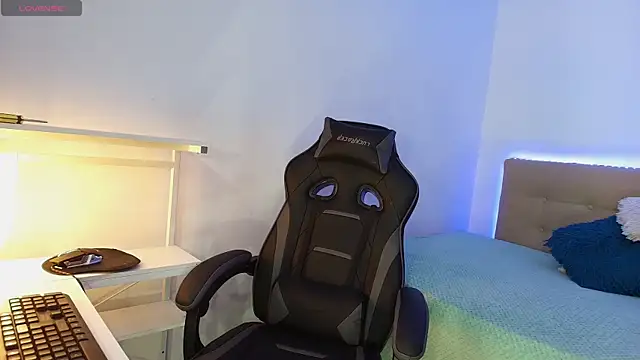  nickconnor01 online show from 11/14/25, 04:27