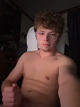 Snapshot of slade_ chatting on 04/15/26, 03:12 slade online show from 04/15/26, 03:12