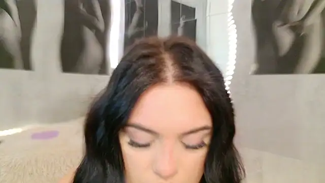 celia chanel online show from 10/23/25, 04:44