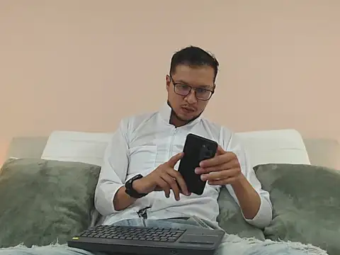 Snapshot of andy_loverxx chatting on 03/29/26, 12:45 andy loverxx online show from 03/29/26, 12:45
