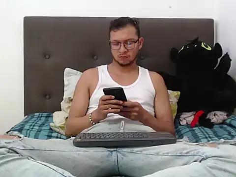 Snapshot of andy_loverxx chatting on 02/28/26, 12:10 andy loverxx online show from 02/28/26, 12:10