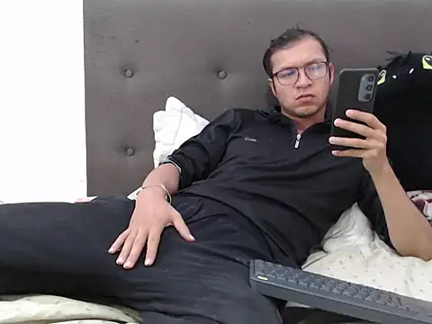 Snapshot of andy_loverxx chatting on 02/10/26, 12:42 andy loverxx online show from 02/10/26, 12:42