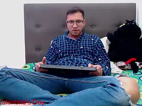 Snapshot of andy_loverxx chatting on 02/18/26, 12:52 andy loverxx online show from 02/18/26, 12:52