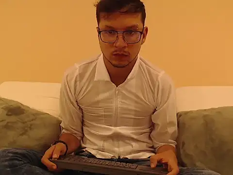 Snapshot of andy_loverxx chatting on 04/10/26, 01:45 andy loverxx online show from 04/10/26, 01:45