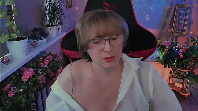 Snapshot of sugar_vivien chatting on 06/15/26, 02:17 sugar vivien online show from 06/15/26, 02:17
