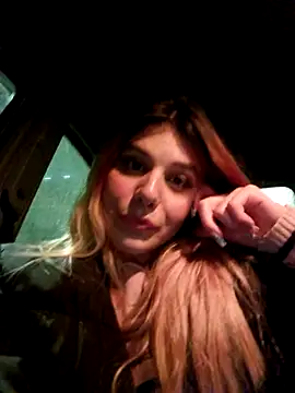 Snapshot of LeylaRosse chatting on 03/07/25, 08:22 LeylaRosse online show from 03/07/25, 08:22