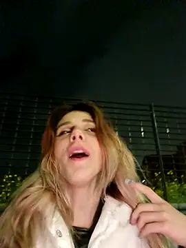 Snapshot of LeylaRosse chatting on 03/10/25, 10:34 LeylaRosse online show from 03/10/25, 10:34