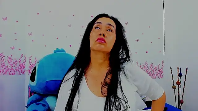 Snapshot of HorniestMilf chatting on 06/11/26, 07:44 HorniestMilf online show from 06/11/26, 07:44