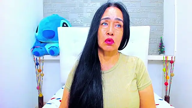 Snapshot of HorniestMilf chatting on 12/19/25, 12:03 HorniestMilf online show from 12/19/25, 12:03