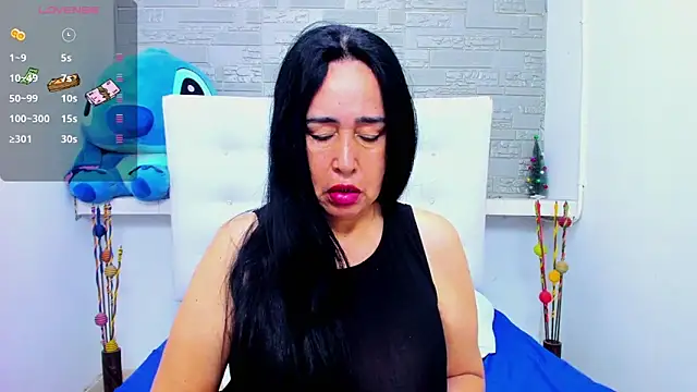 Snapshot of HorniestMilf chatting on 11/14/25, 04:10 HorniestMilf online show from 11/14/25, 04:10