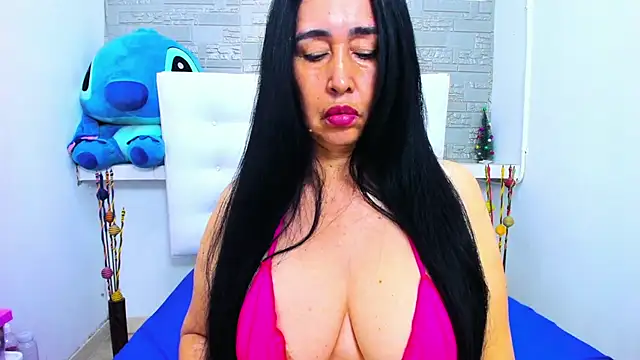 Snapshot of HorniestMilf chatting on 10/13/25, 10:43 HorniestMilf online show from 10/13/25, 10:43